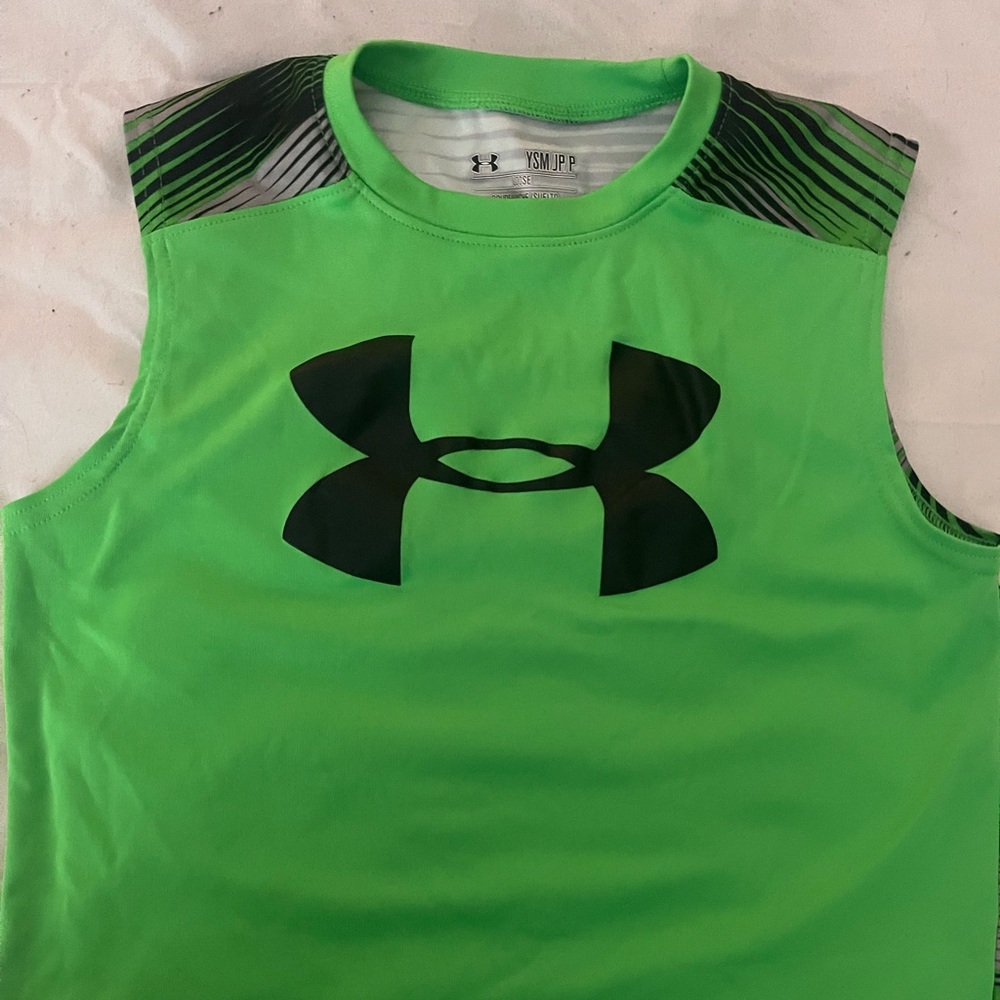 Boys Under Armour Heat Gear sleeveless shirt